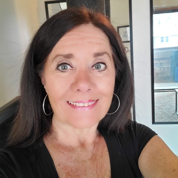 Meet your Posher, Deborah - Picture 1 of 1